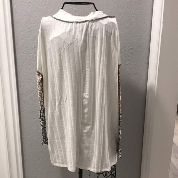 Animal sleeved blouse - Picture 4 of 4